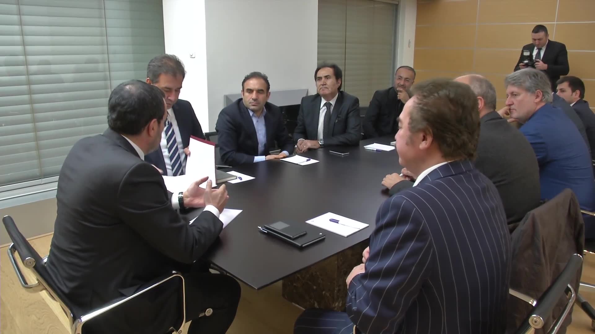 BAKAN MAHİR ÜNAL SANATÇILARI KABUL ETTİ 