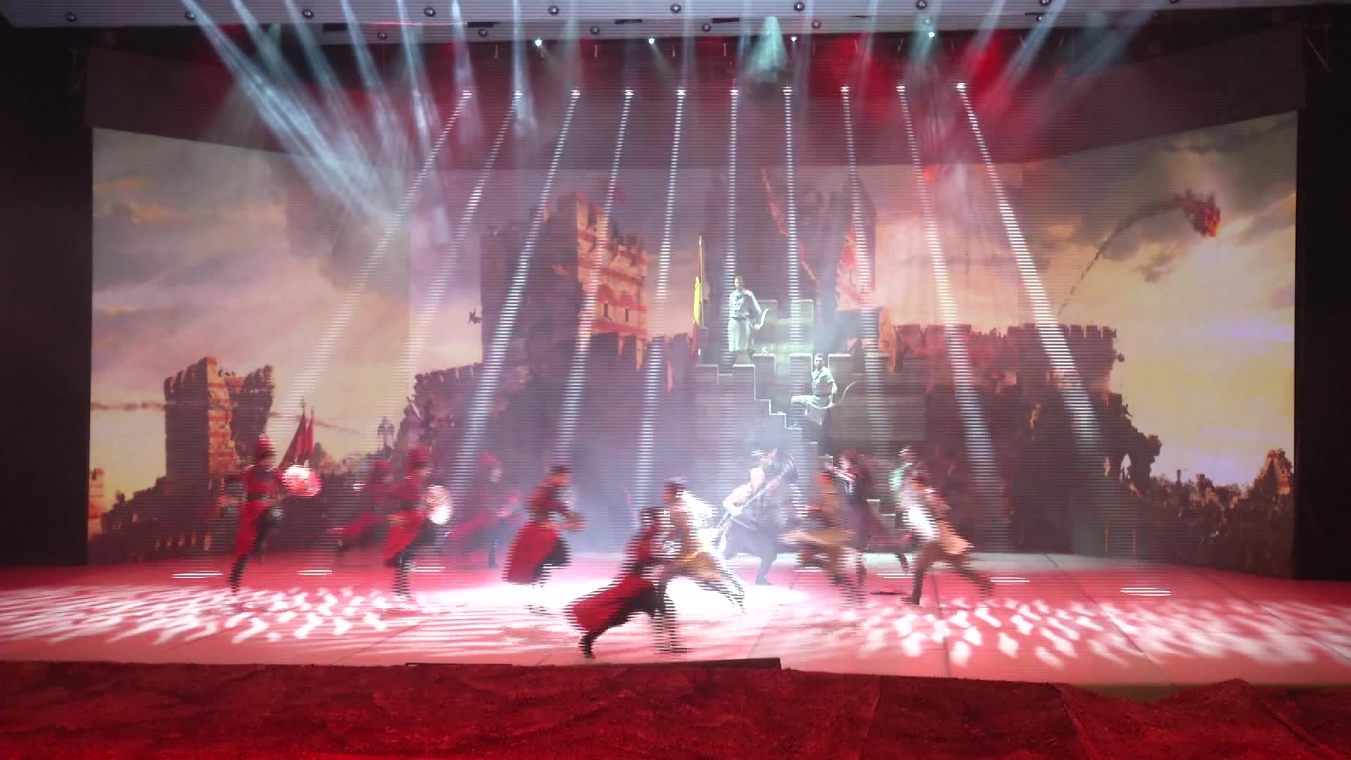 ‘1915 - Bir Hilal Uğruna’ Gösterisine Arif Nihat Asya’nın ‘Dua’ Şiiri Damgasını Vurdu