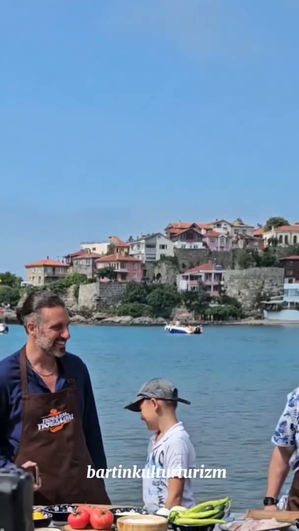 Rus Gastronomi ve Gezi Programı “Поедем, поедим!” (Gidelim, Yiyelim) Amasra’da Çekim Yaptı. 