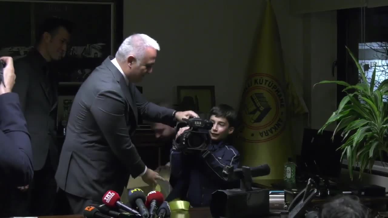 İlkokul Öğrencisine Kamera Hediye Töreni